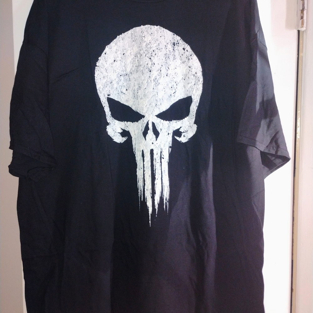 Marvel Black Graphic Skull Tee with White Distressed Print 3X